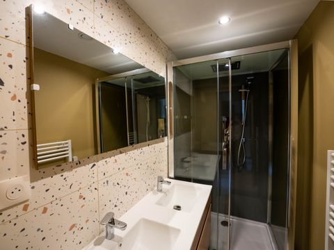 STUDIO 2 personnes - Confort  TV