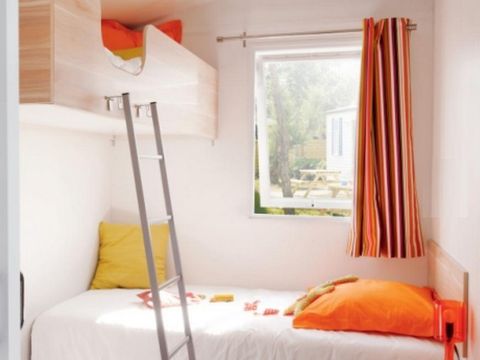 MOBILHOME 4 personnes - PMR Cottage Confort 29m² (2ch.-5pers.) + Terrasse couverte  + TV + CLIM