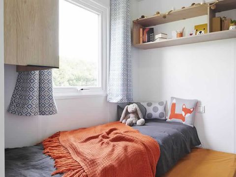 Mobilhome 6 personnes - Cottage des Familles - 3 chambres - 2 salles de bain - 38 m² - TV - CLIM - Lave-vaisselle - DRAPS - Inclus à la location à la semaine