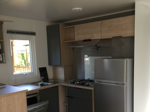 MOBILHOME 4 personnes - des Familles 2  CH - 4 PERS 32 m² - TV + CLIM + LV + DRAPS (inclus à la location à la semaine)