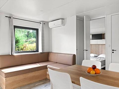MOBILHOME 4 personnes - Ultimate | 2 Ch. | 4 Pers. | Terrasse surélevée | 2 SDB | Clim. | TV