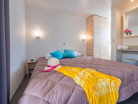 MOBILHOME 4 personnes - Ultimate | 2 Ch. | 4 Pers. | Terrasse surélevée | 2 SDB | Clim. | TV