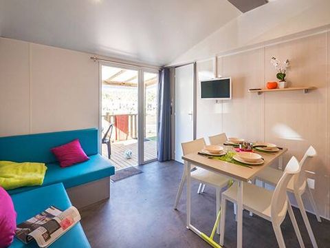MOBILHOME 4 personnes - Ultimate | 2 Ch. | 4 Pers. | Terrasse surélevée | 2 SDB | Clim. | TV