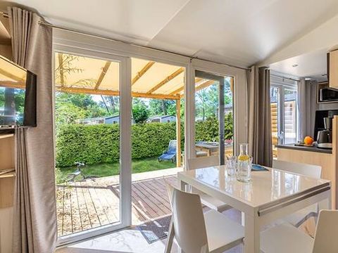 MOBILHOME 6 personnes - Mobil-home | Premium Exclusive | 3 Ch. | 6 Pers. | Terrasse surélevée | Douche tropicale | Clim. | TV