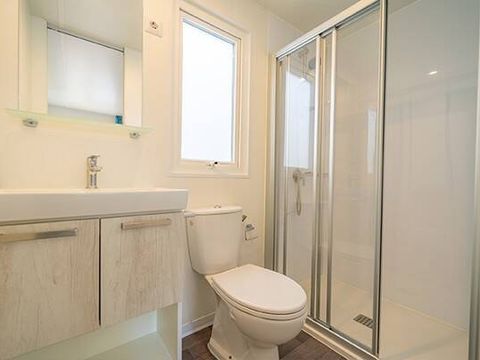 MOBILHOME 4 personnes - Premium | 2 Ch. | 4 Pers. | Terrasse surélevée | Clim. | TV
