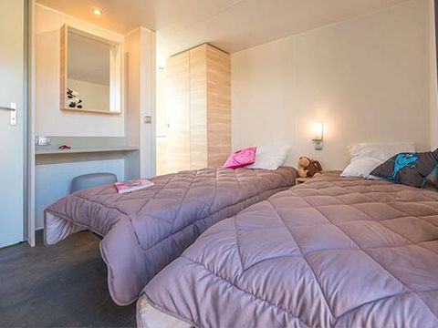 MOBILHOME 4 personnes - Ultimate | 2 Ch. | 4 Pers. | Terrasse surélevée | Jacuzzi | 2 SDB | Clim. | TV