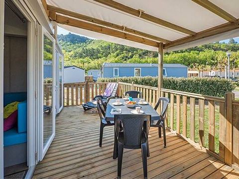 MOBILHOME 4 personnes - Ultimate | 2 Ch. | 4 Pers. | Terrasse surélevée | Jacuzzi | 2 SDB | Clim. | TV