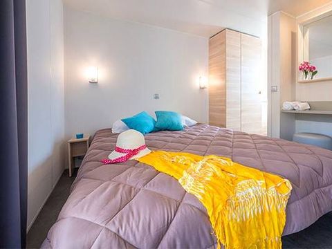 MOBILHOME 4 personnes - Mobil-home | Ultimate | 2 Ch. | 4 Pers. | Terrasse Couverte | Jacuzzi | 2 SDB | Clim. | TV