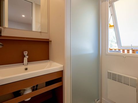 MOBILHOME 8 personnes - Mobil-home | Comfort | 4 Ch. | 8 Pers. | Terrasse surélevée | 2 SDB | Clim.