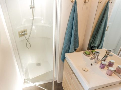 Mobilhome 6 personnes - Comfort XL | 3 Ch. | 6 Pers. | Terrasse surélevée | Clim.