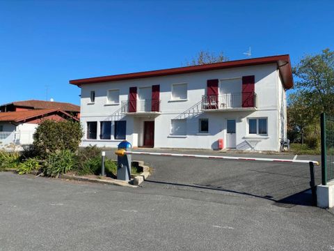 APPARTEMENT 10 personnes - 4 chambres - au 1er étage d'une maison