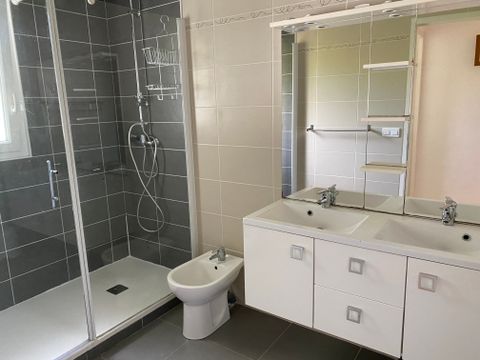 APPARTEMENT 10 personnes - 4 chambres - au 1er étage d'une maison