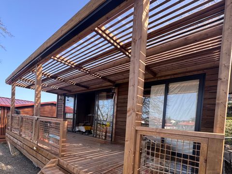 CHALET 6 personnes - ENBATA  4/6 personnes - séjour et terrasse  XL 