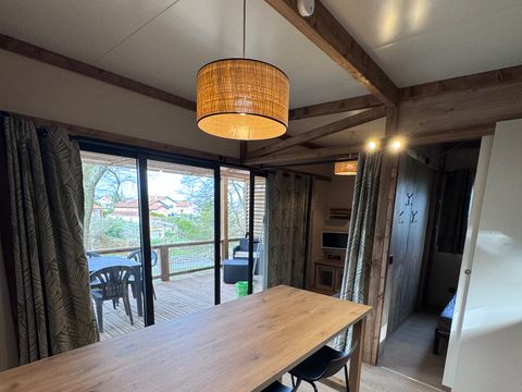 CHALET 6 personnes - ENBATA  4/6 personnes - séjour et terrasse  XL 