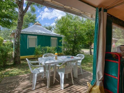 BUNGALOW TOILÉ 4 personnes - MEUBLÉ sans sanitaires 16 m²