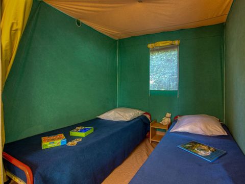 BUNGALOW TOILÉ 4 personnes - MEUBLÉ sans sanitaires 16 m²