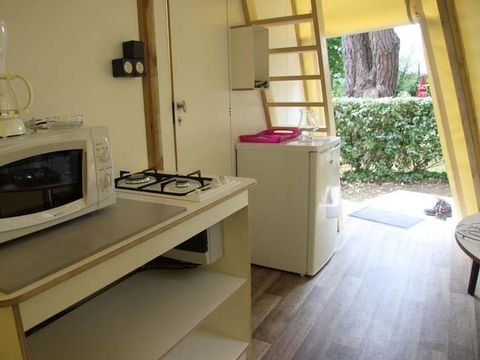 HÉBERGEMENT INSOLITE 4 personnes - Tipi 4 pers. - 2 chambres - avec WC et SDB-NUITEE