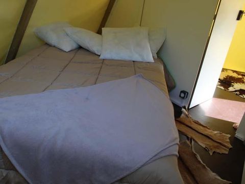 HÉBERGEMENT INSOLITE 4 personnes - Tipi 4 pers. - 2 chambres - avec WC et SDB-NUITEE