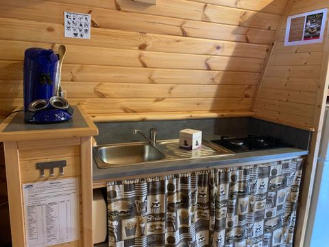 Hébergement 4 personnes - Pod 4 pers. - 1 chambre et 1 lit double en mezzanine - avec WC et SDB-NUITEE