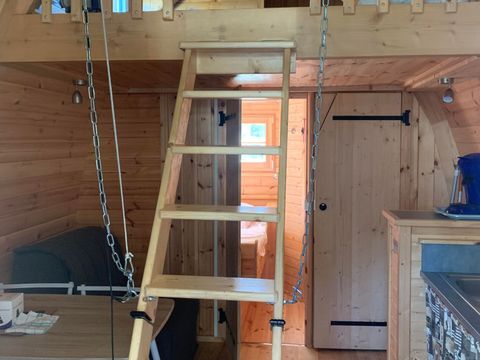 Hébergement 4 personnes - Pod 4 pers. - 1 chambre et 1 lit double en mezzanine - avec WC et SDB-NUITEE