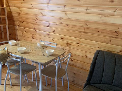 Hébergement 4 personnes - Pod 4 pers. - 1 chambre et 1 lit double en mezzanine - avec WC et SDB-NUITEE