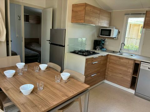 Mobilhome 14 personnes - 5 chambres (+ 1 convertible) - Terrasse couverte