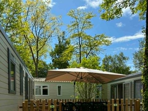 Mobilhome 14 personnes - 5 chambres (+ 1 convertible) - Terrasse couverte