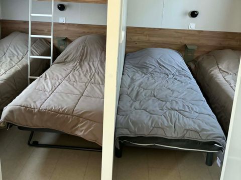 Mobilhome 14 personnes - 5 chambres (+ 1 convertible) - Terrasse couverte