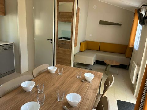Mobilhome 14 personnes - 5 chambres (+ 1 convertible) - Terrasse couverte
