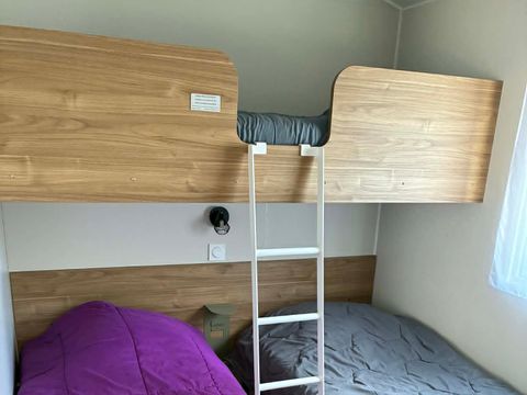 Mobilhome 14 personnes - 5 chambres (+ 1 convertible) - Terrasse couverte