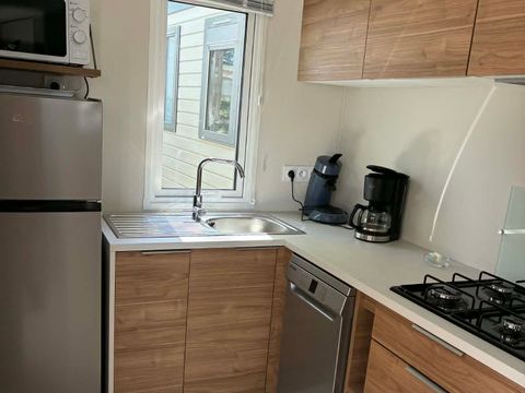 Mobilhome 14 personnes - 5 chambres (+ 1 convertible) - Terrasse couverte