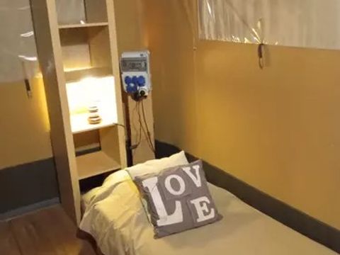 TENTE TOILE ET BOIS 7 personnes