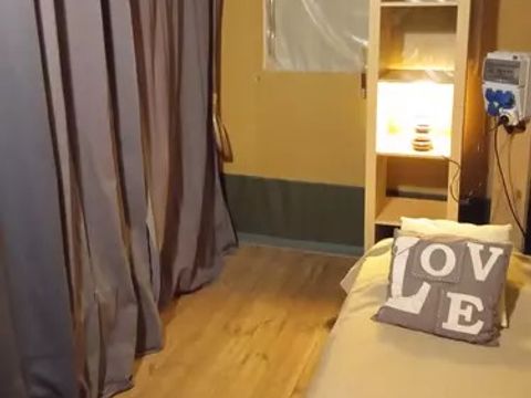 TENTE TOILE ET BOIS 7 personnes