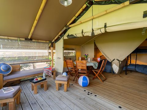 Tente en toile et en bois 4 personnes - Jungle Lodge 2 chambres terrasse couverte 34 m²