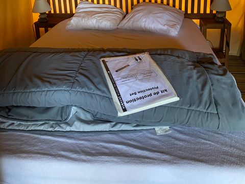 Tente en toile et en bois 4 personnes - Jungle Lodge 2 chambres terrasse couverte 34 m²