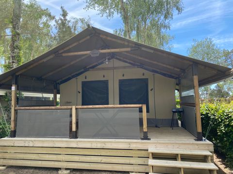 Tente en toile et en bois 4 personnes - Jungle Lodge 2 chambres terrasse couverte 34 m²