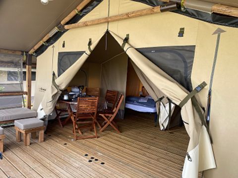 TENTE TOILE ET BOIS 4 personnes - Jungle Lodge 2 chambres terrasse couverte 34 m²