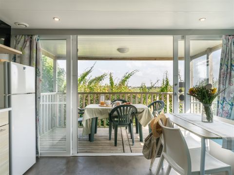 Mobilhome 4 personnes - Mobilhome Standard 25m² (2 chambres) terrasse couverte + TV