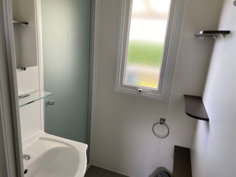 Mobilhome 6 personnes - Mobilhome Premium 40 m² (3 chambres, 2 salles de bain) avec terrasse couverte + TV