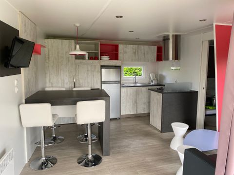 Mobilhome 4 personnes - Mobilhome Premium 40 m² (2 chambres, 2 salles de bain) avec terrasse couverte + TV + LV