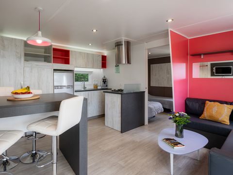 Mobilhome 4 personnes - Mobilhome Premium 40 m² (2 chambres, 2 salles de bain) avec terrasse couverte + TV + LV
