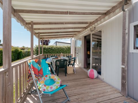 Mobilhome 4 personnes - Mobilhome Premium 40 m² (2 chambres, 2 salles de bain) avec terrasse couverte + TV + LV