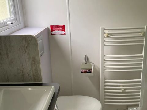 MOBILHOME 4 personnes - Premium 40 m² (2 chambres, 2 salles de bain) avec terrasse couverte + TV + LV