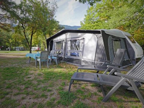 CARAVANE 4 personnes - 25 m2 sans sanitaires