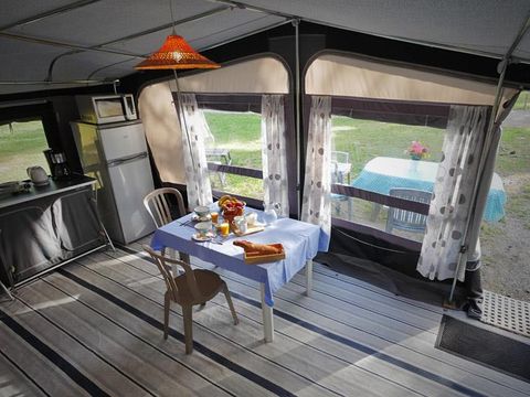 CARAVANE 4 personnes - 25 m2 sans sanitaires