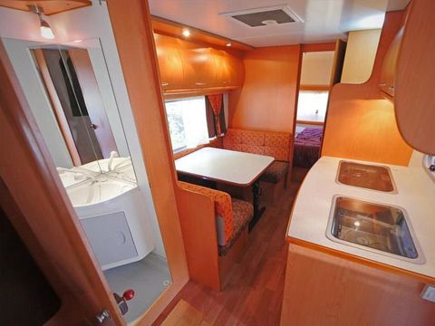 CARAVANE 4 personnes - 25 m2 sans sanitaires