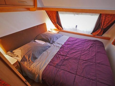 CARAVANE 4 personnes - 25 m2 sans sanitaires