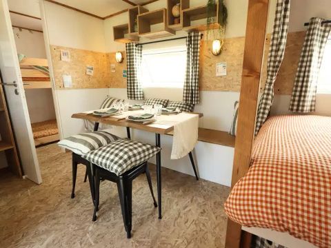 CARAVANE 4 personnes - Karlotte Aventures 3 Pièces 4 Personnes