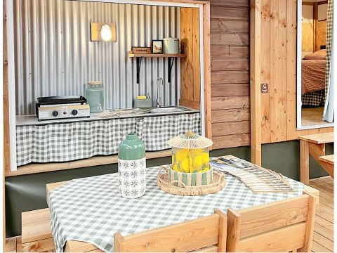 CARAVANE 4 personnes - Karlotte Aventures 3 Pièces 4 Personnes