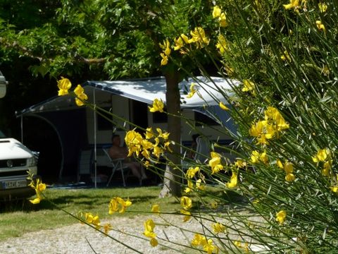Emplacement - 100m² + 1 véhicule